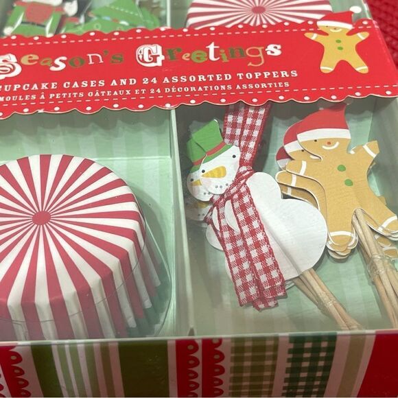 Meri go Round Cupcake Liners and Toppers set of 48 NWT - Picture 3 of 4